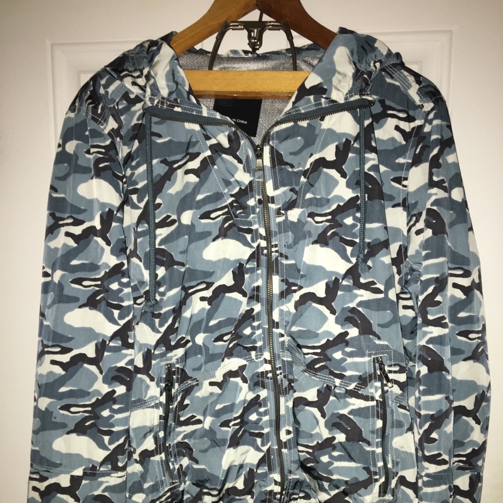 Calvin Klein Hooded Camouflage Light Jacket Large